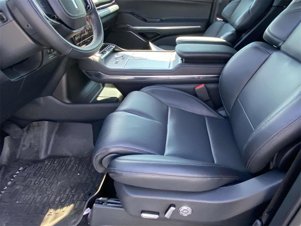 new 2025 Lincoln Navigator car, priced at $97,495