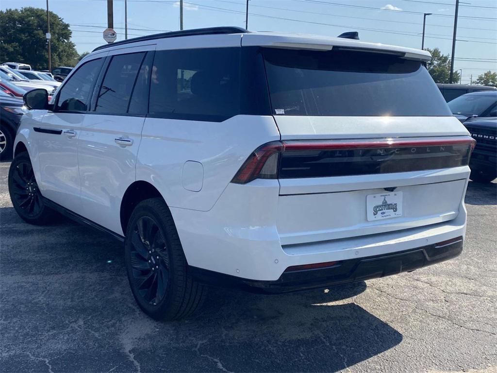 new 2025 Lincoln Navigator car, priced at $97,495
