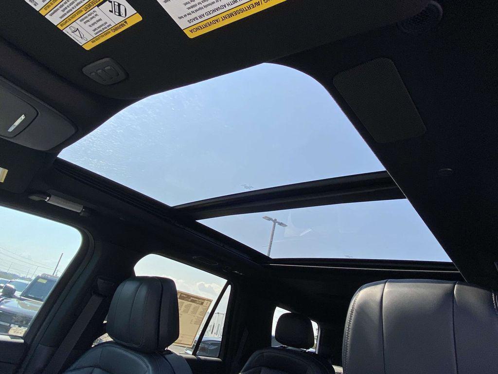 new 2025 Lincoln Navigator car, priced at $95,995