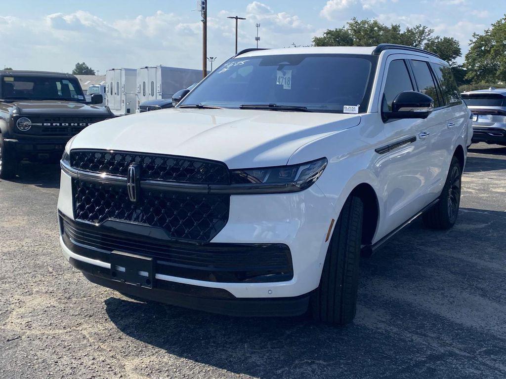 new 2025 Lincoln Navigator car, priced at $95,995