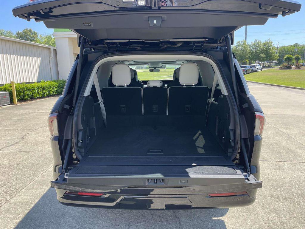 new 2026 Lincoln Navigator car, priced at $116,577
