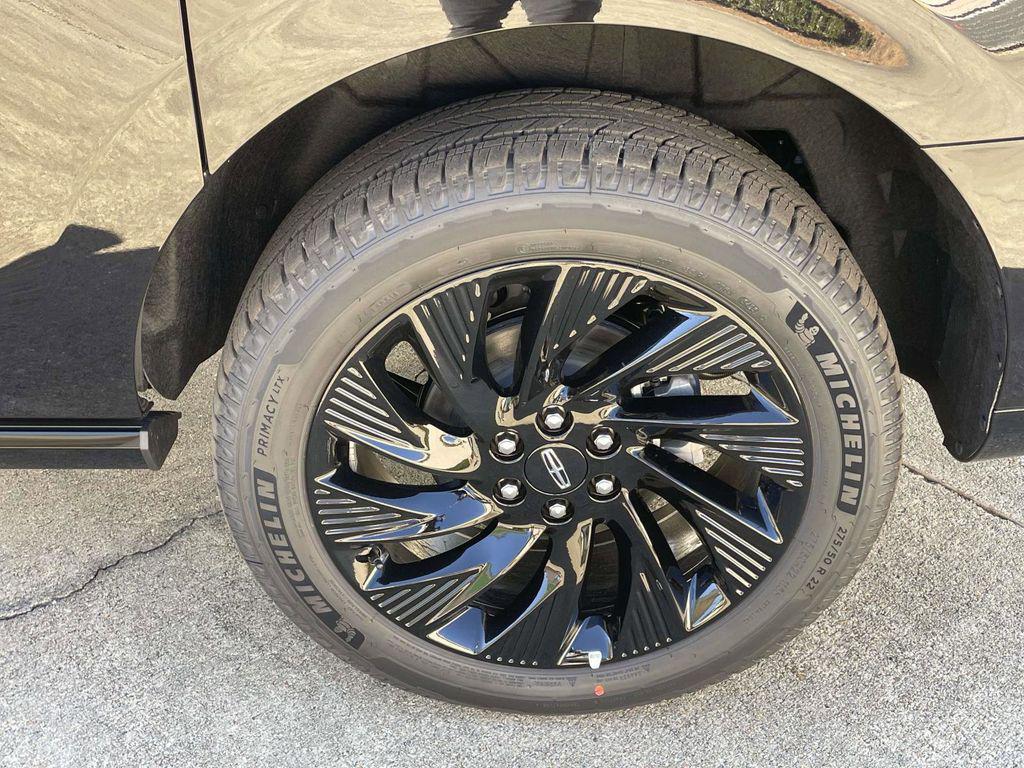 new 2025 Lincoln Navigator car, priced at $91,119