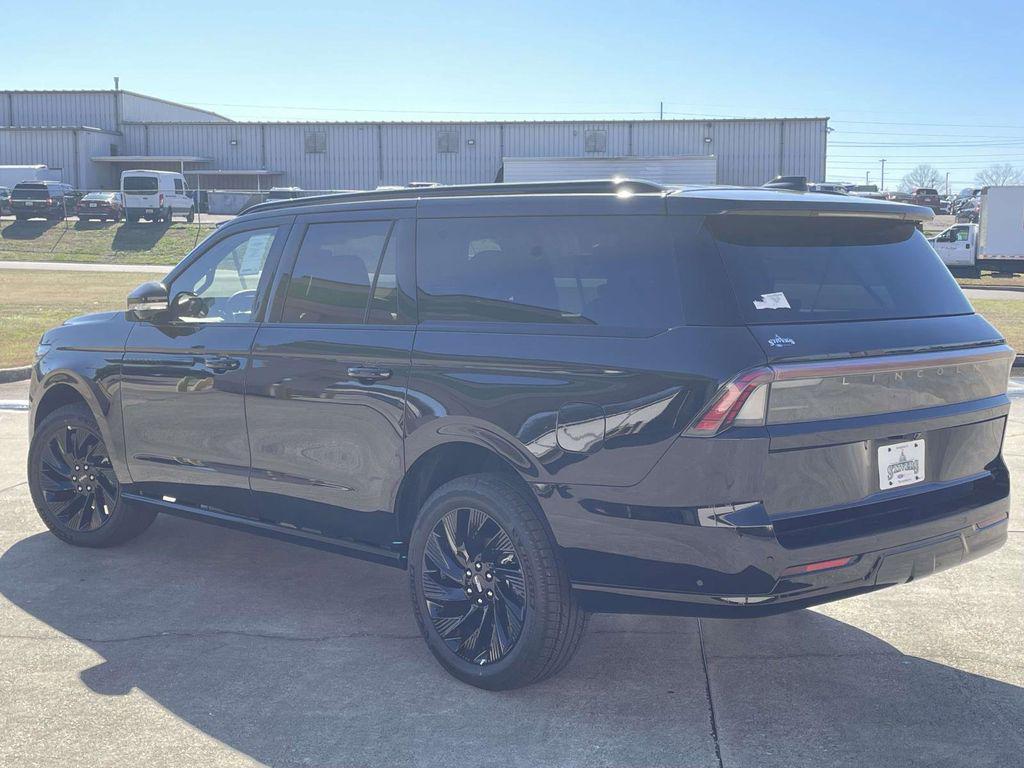 new 2025 Lincoln Navigator car, priced at $91,119