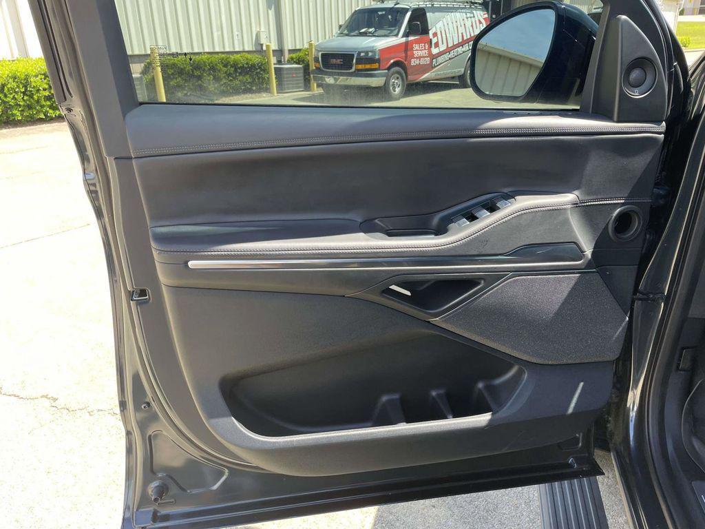 used 2025 Lincoln Navigator car, priced at $81,889
