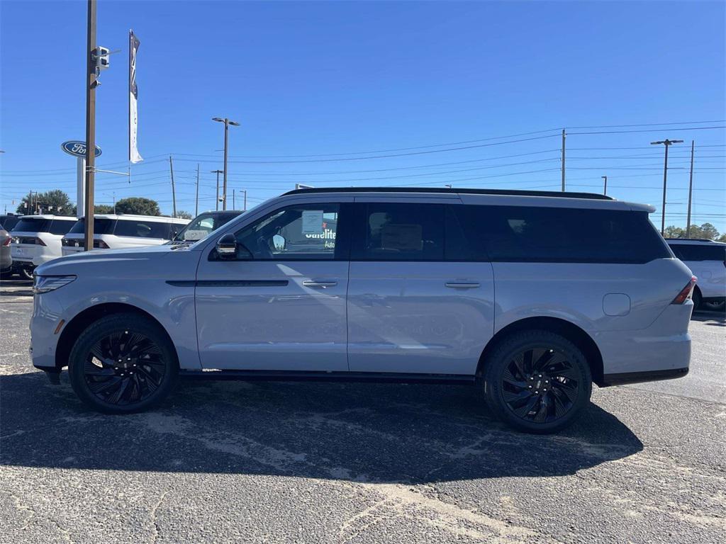new 2025 Lincoln Navigator car, priced at $100,995