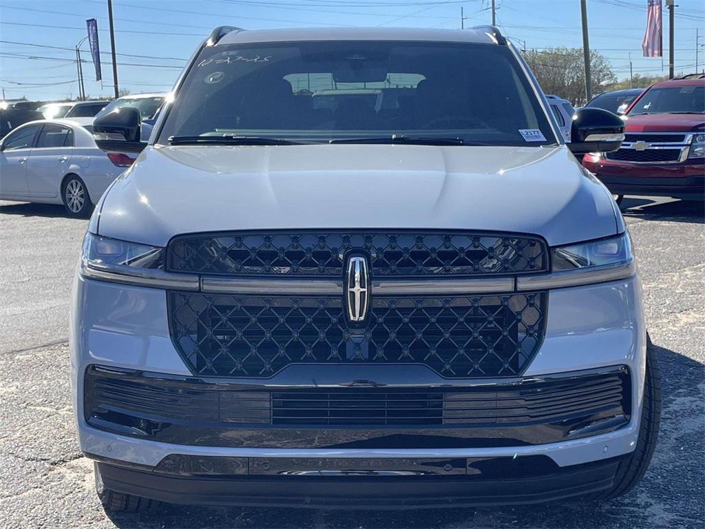 new 2025 Lincoln Navigator car, priced at $100,995