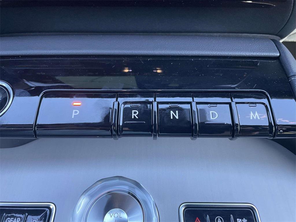 new 2025 Lincoln Navigator car, priced at $100,995