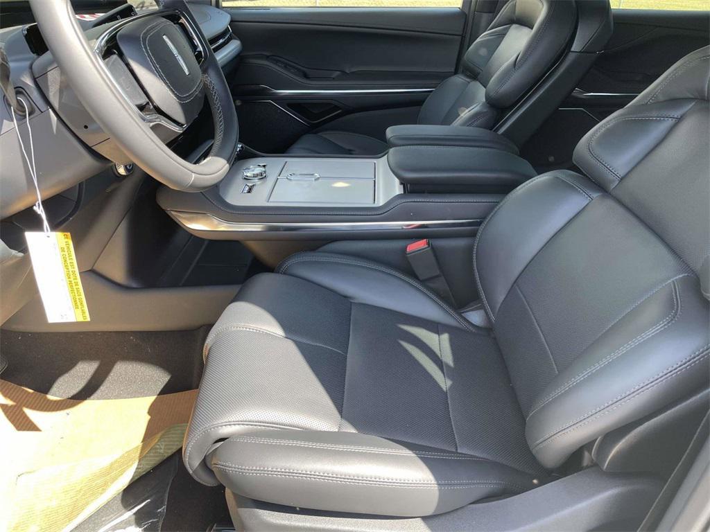 new 2025 Lincoln Navigator car, priced at $97,499