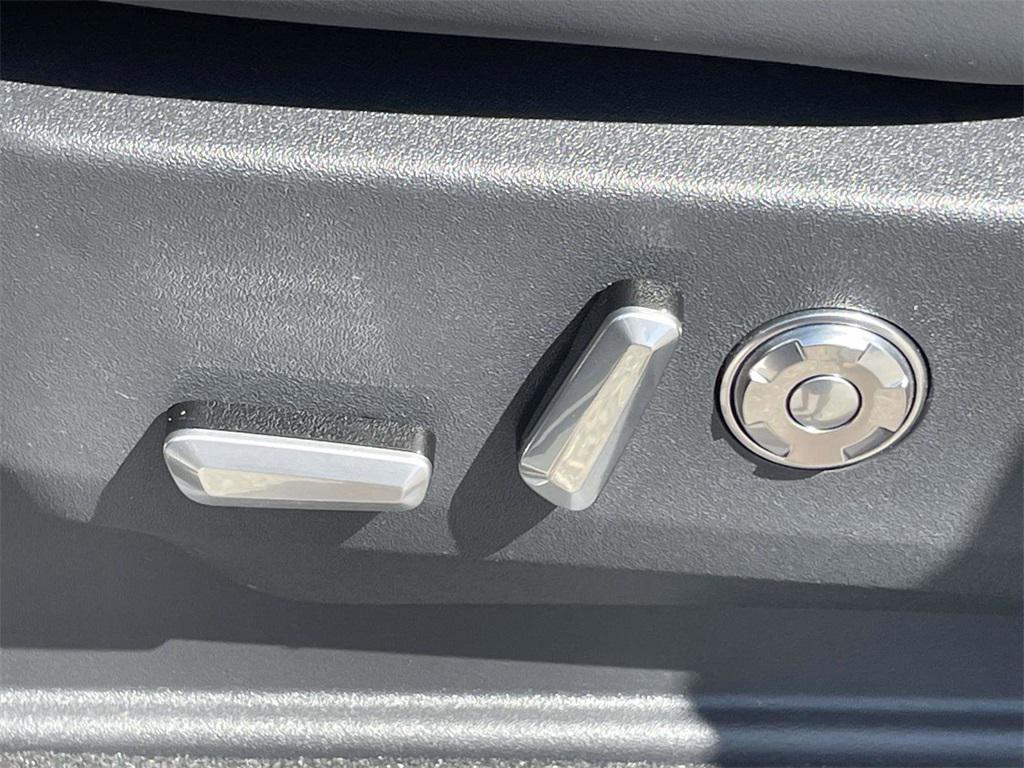 new 2025 Lincoln Navigator car, priced at $97,499