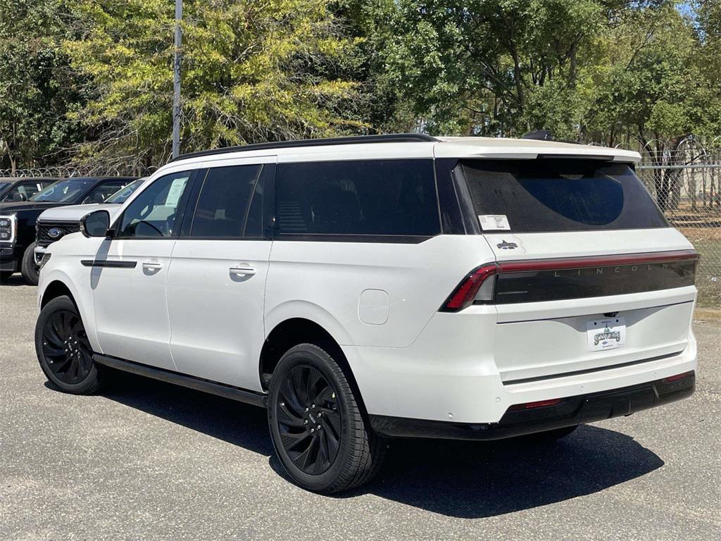 new 2025 Lincoln Navigator car, priced at $97,499