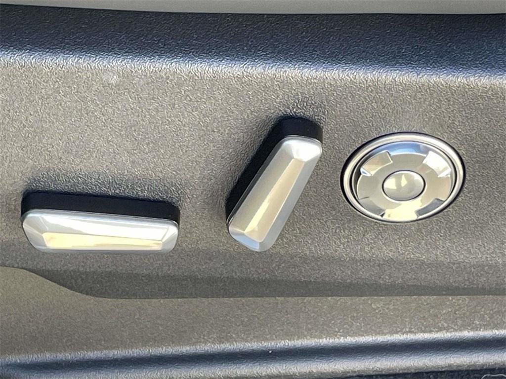 new 2025 Lincoln Navigator car, priced at $97,495