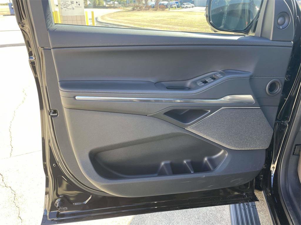 new 2025 Lincoln Navigator car, priced at $97,495