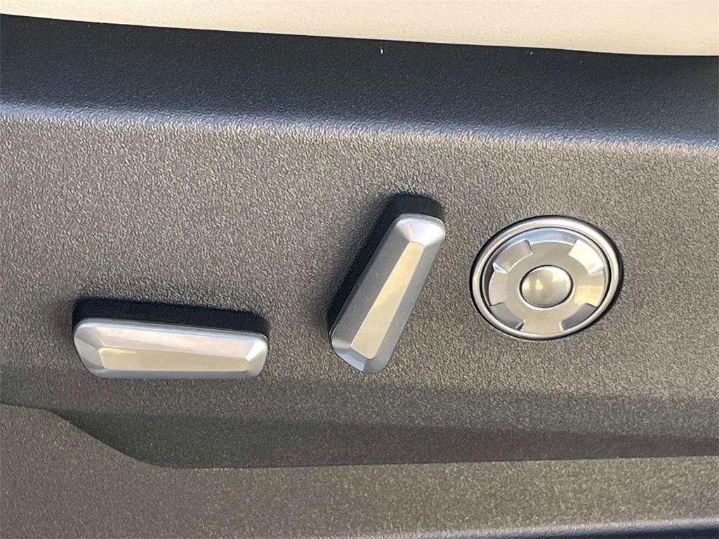 new 2025 Lincoln Navigator car, priced at $94,495