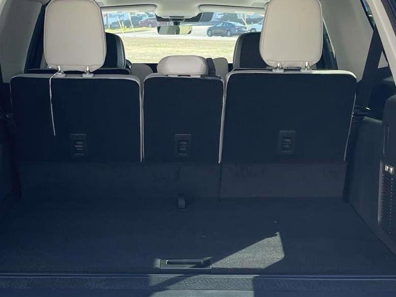 new 2025 Lincoln Navigator car, priced at $88,900