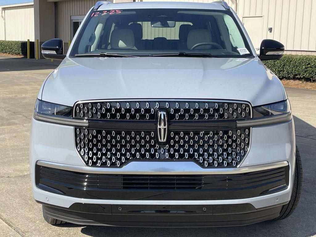 new 2025 Lincoln Navigator car, priced at $88,900