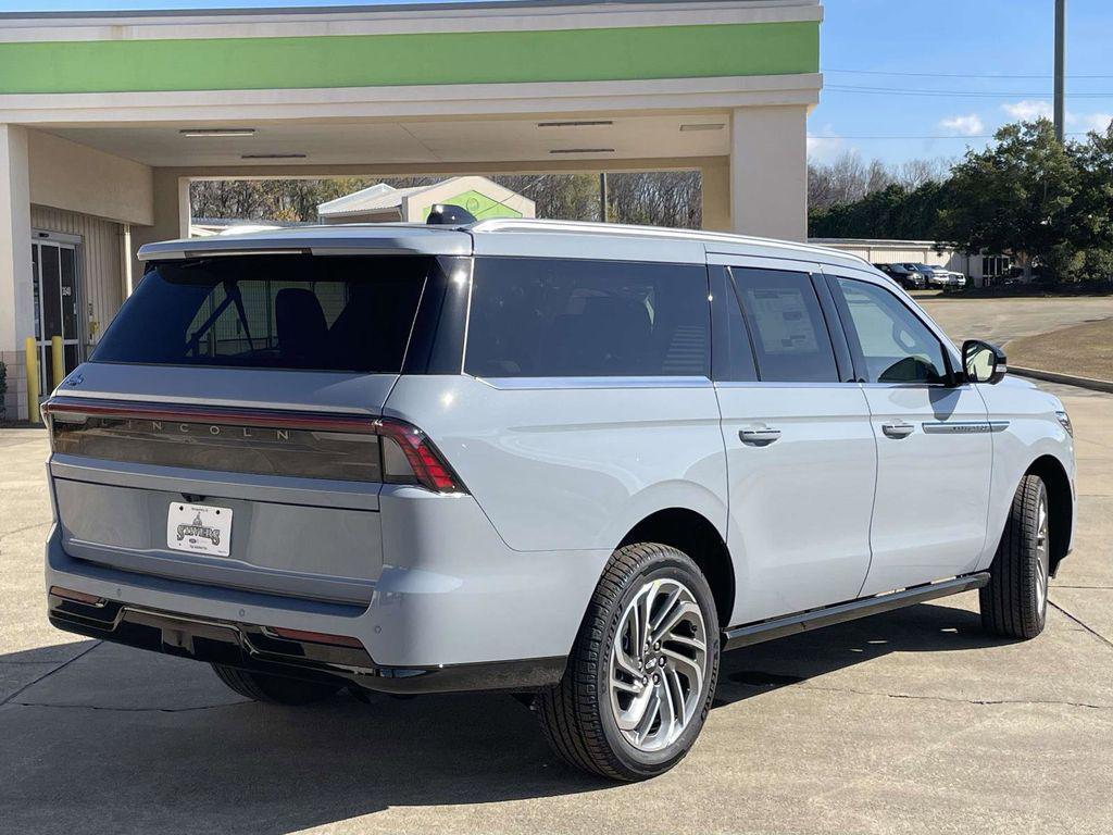 new 2025 Lincoln Navigator car, priced at $88,900