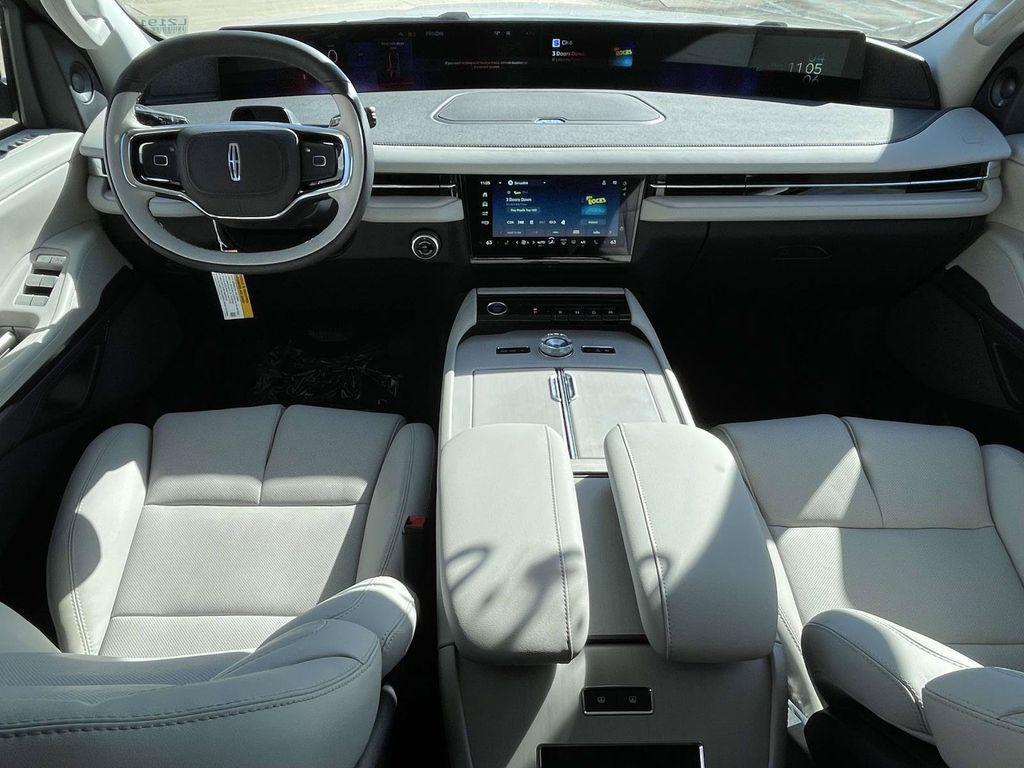 new 2025 Lincoln Navigator car, priced at $88,900