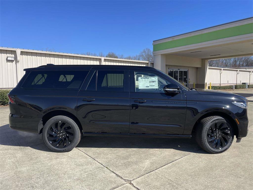 new 2025 Lincoln Navigator car, priced at $97,495