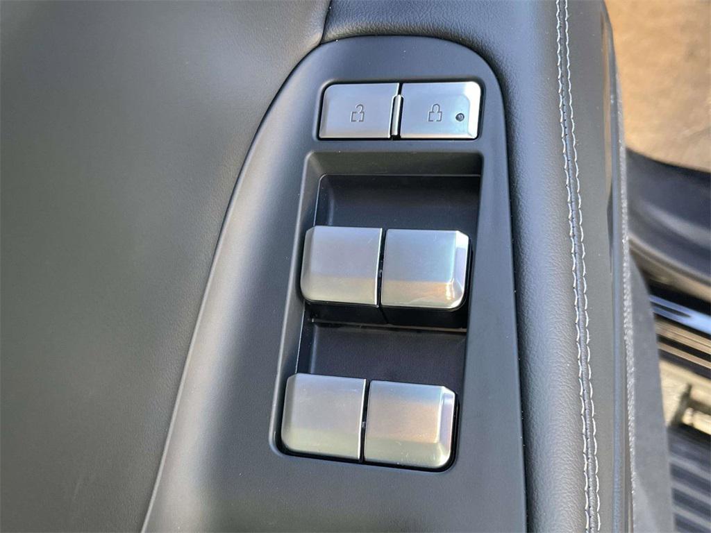 new 2025 Lincoln Navigator car, priced at $97,495