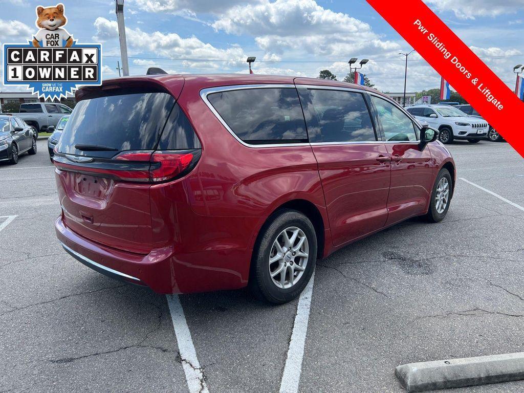 used 2024 Chrysler Pacifica car