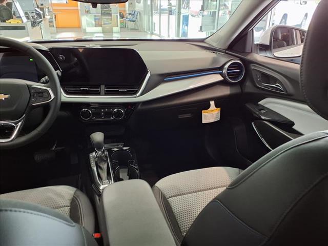 new 2025 Chevrolet Trax car, priced at $25,800