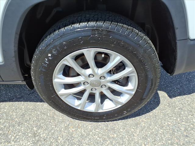used 2019 Jeep Cherokee car, priced at $15,624