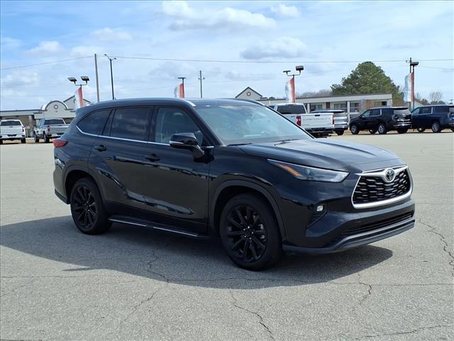 used 2022 Toyota Highlander car, priced at $29,050