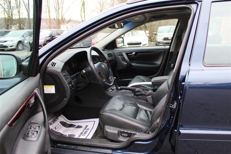 used 2004 Volvo XC70 car, priced at $5,495