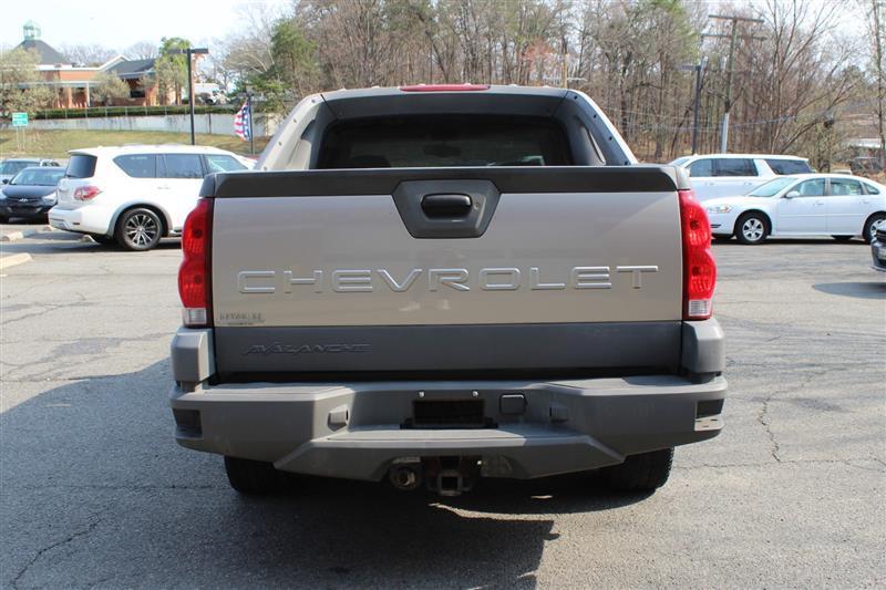used 2002 Chevrolet Avalanche car, priced at $5,495