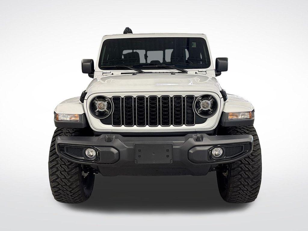 used 2025 Jeep Gladiator car, priced at $38,230
