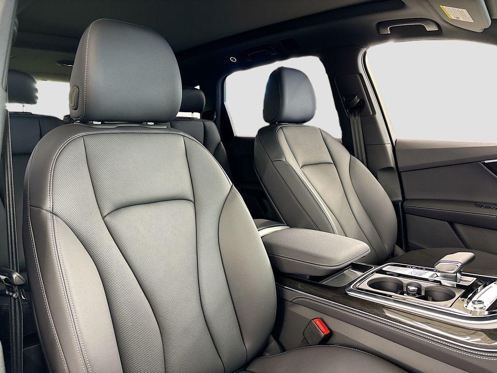 new 2025 Audi Q7 car, priced at $71,850