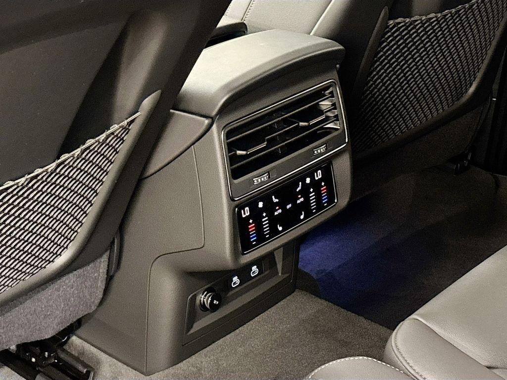 new 2025 Audi Q7 car, priced at $71,850