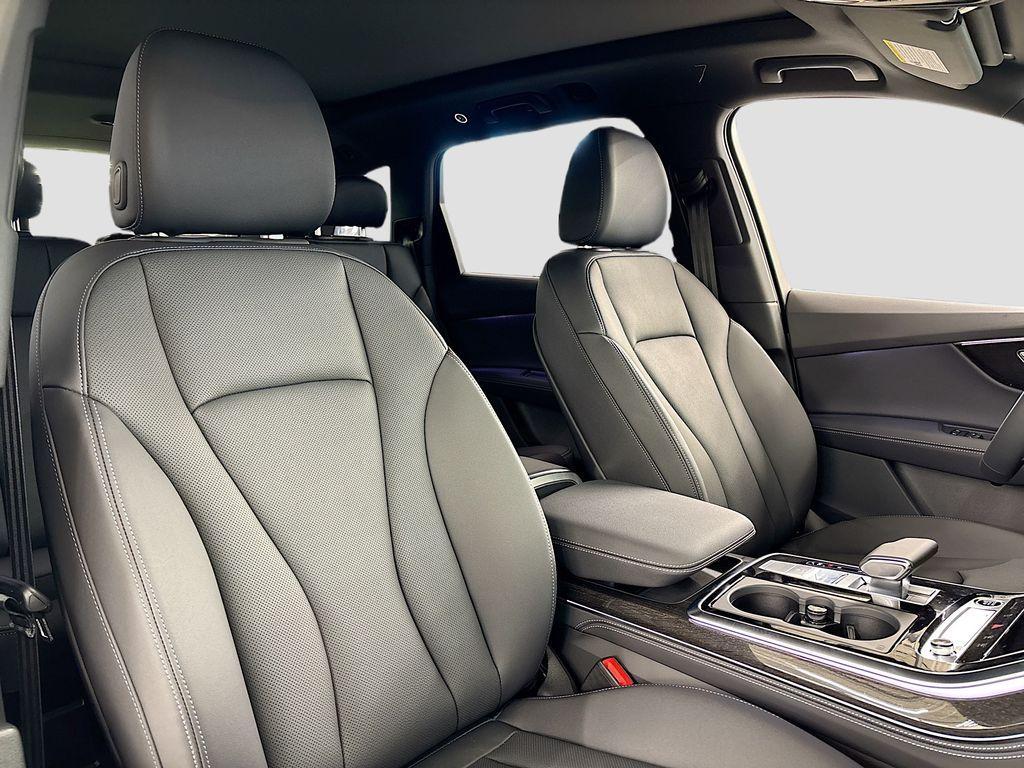 new 2025 Audi Q7 car, priced at $74,645