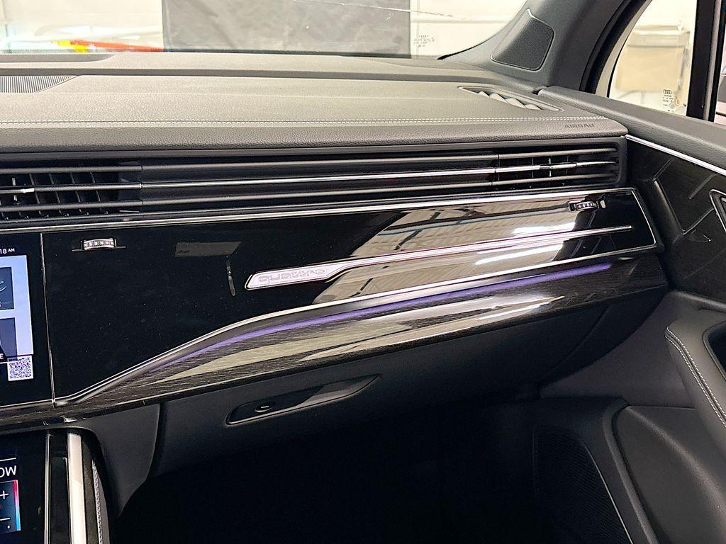 new 2025 Audi Q7 car, priced at $71,850