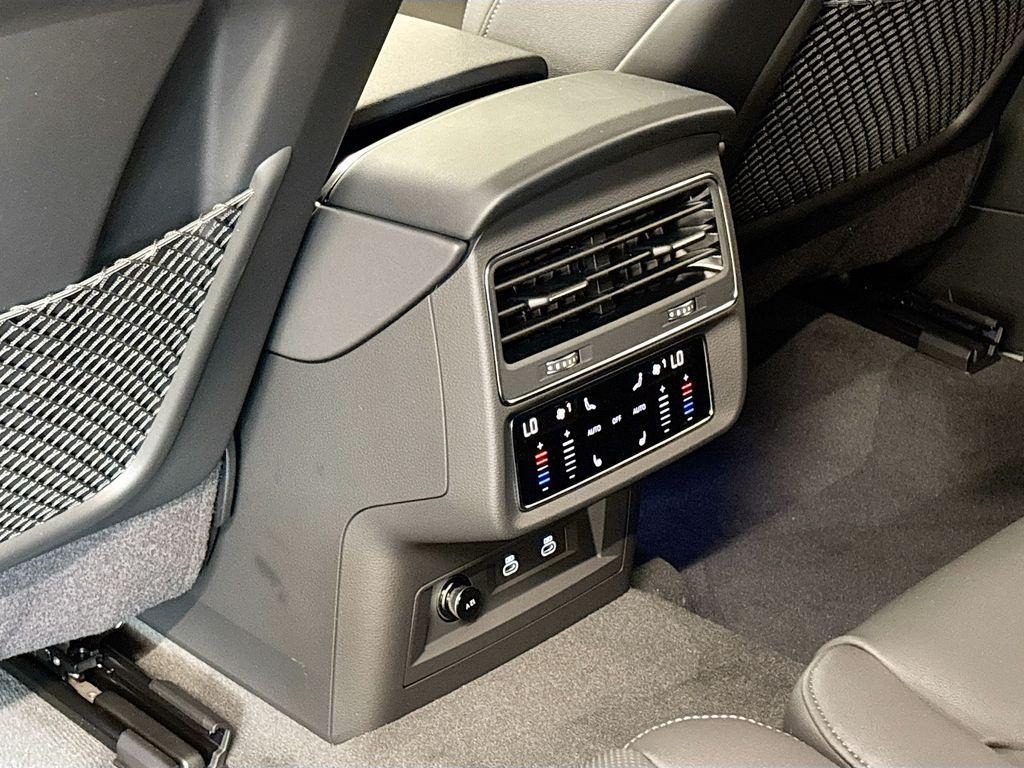 new 2025 Audi Q7 car, priced at $73,960