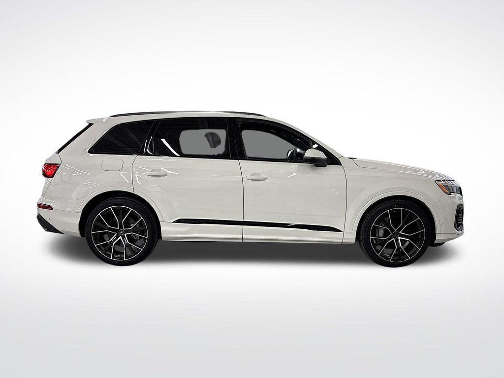 new 2025 Audi Q7 car, priced at $73,960