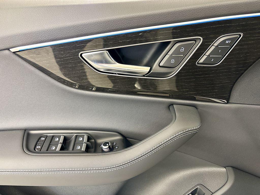 new 2025 Audi Q7 car, priced at $73,960