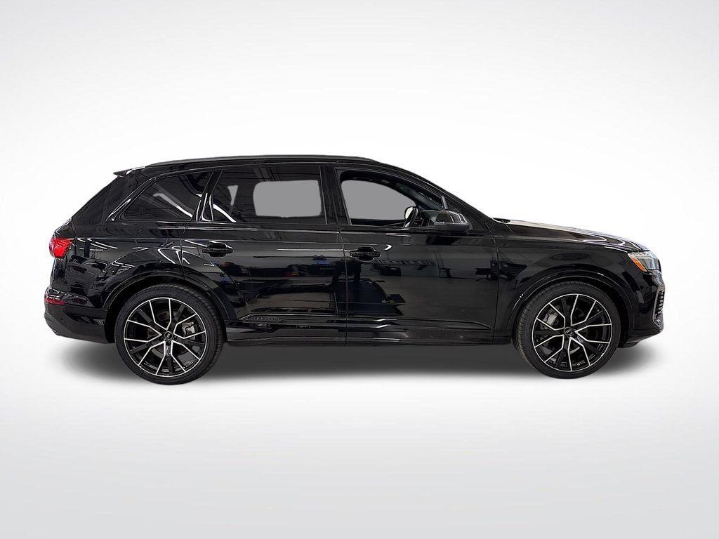 new 2025 Audi Q7 car, priced at $74,700