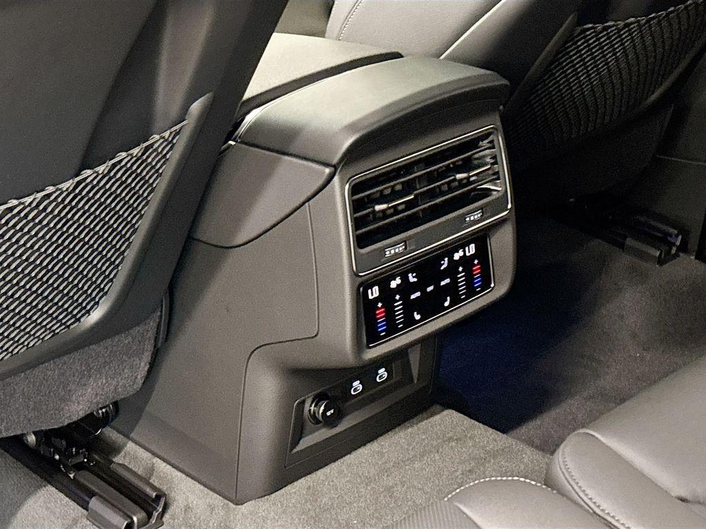 new 2025 Audi Q7 car, priced at $73,960
