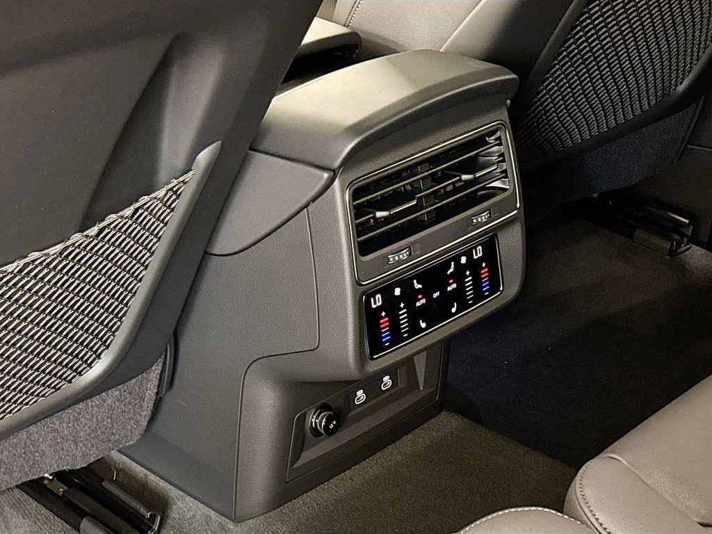 new 2025 Audi Q7 car, priced at $71,045
