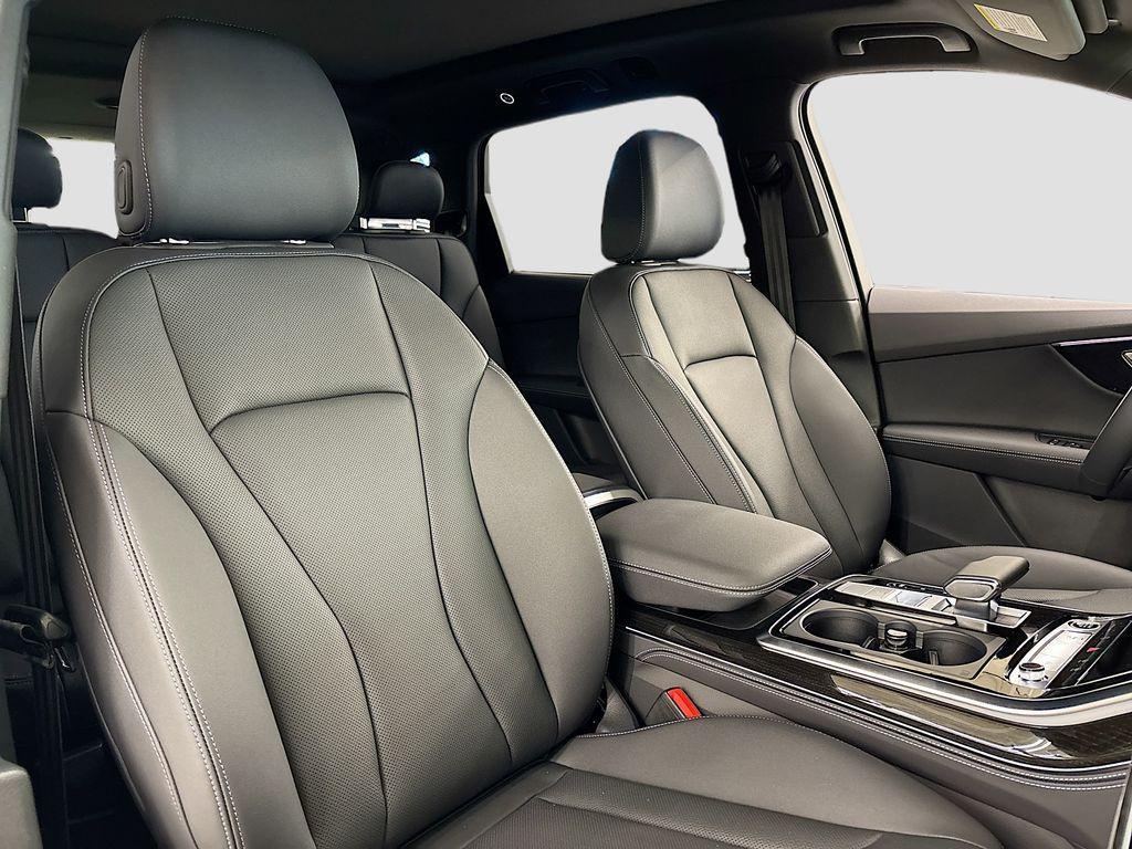 new 2025 Audi Q7 car, priced at $71,045