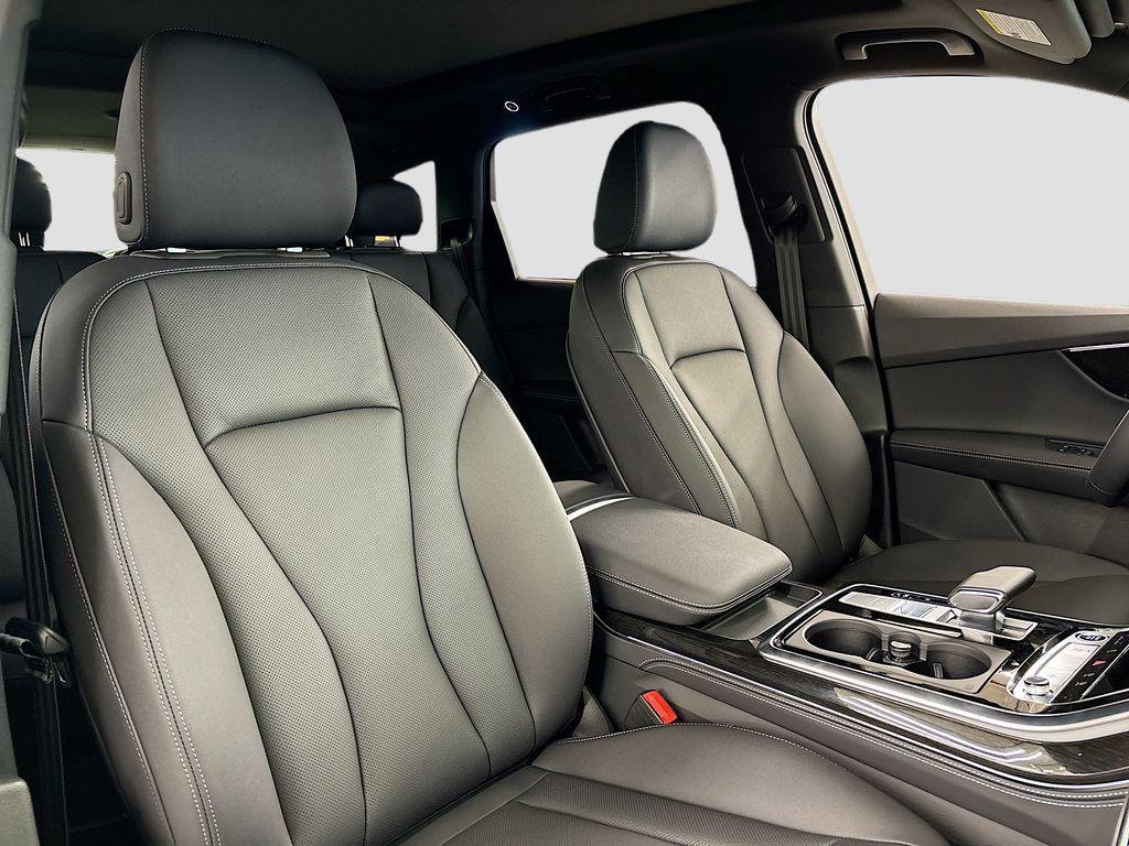 new 2025 Audi Q7 car, priced at $71,705