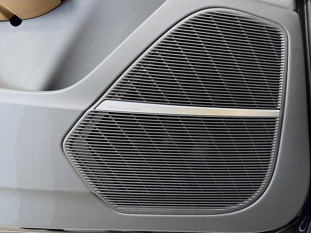 new 2025 Audi Q7 car, priced at $70,955