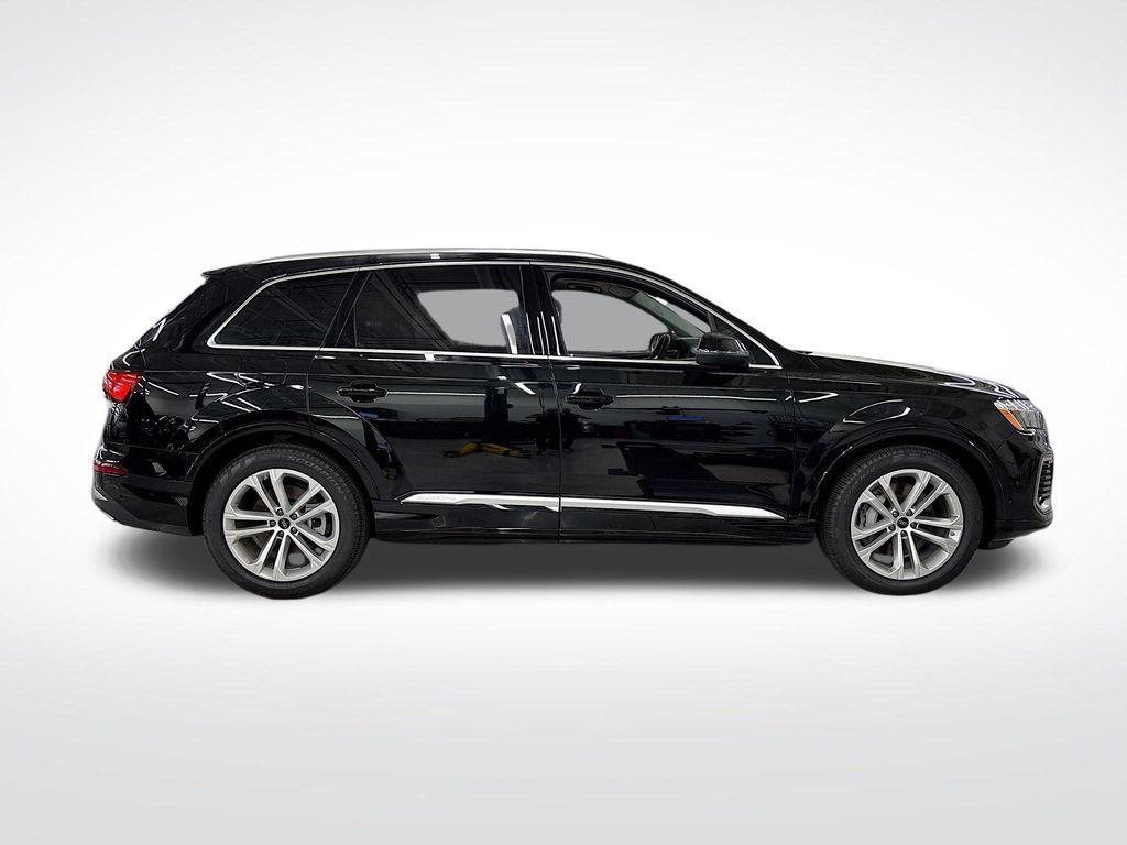 new 2025 Audi Q7 car, priced at $70,955