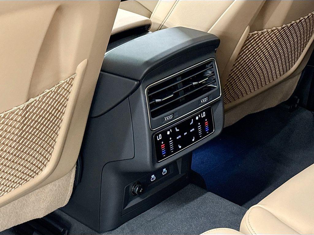 new 2025 Audi Q7 car, priced at $70,955