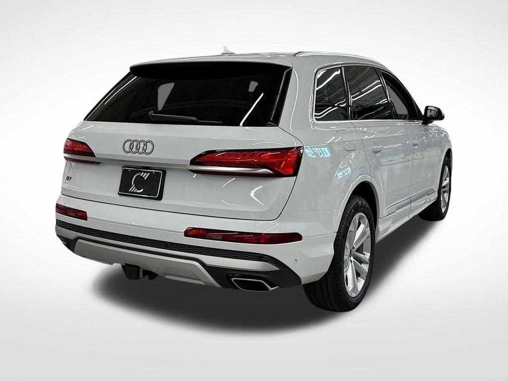 new 2025 Audi Q7 car, priced at $72,005