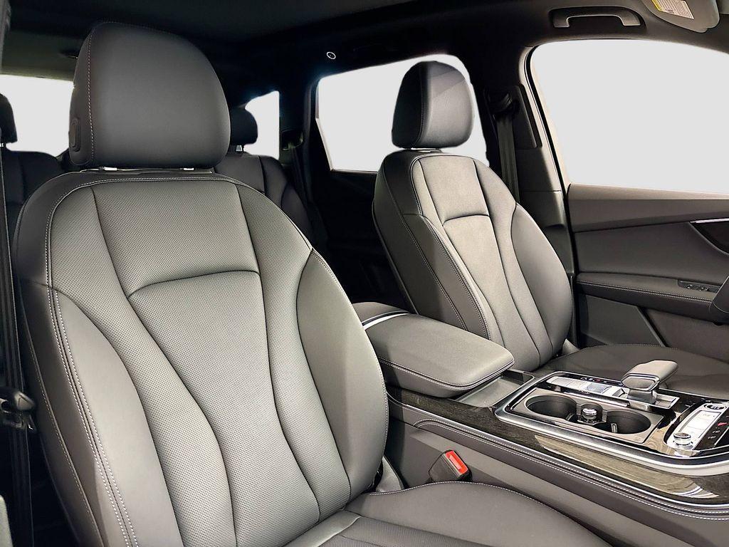 new 2025 Audi Q7 car, priced at $73,805