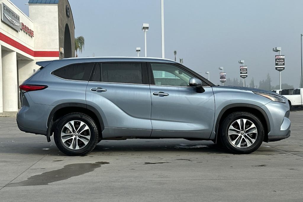 used 2022 Toyota Highlander car, priced at $29,526