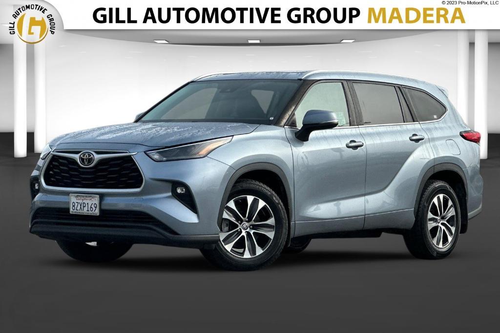 used 2022 Toyota Highlander car, priced at $31,700