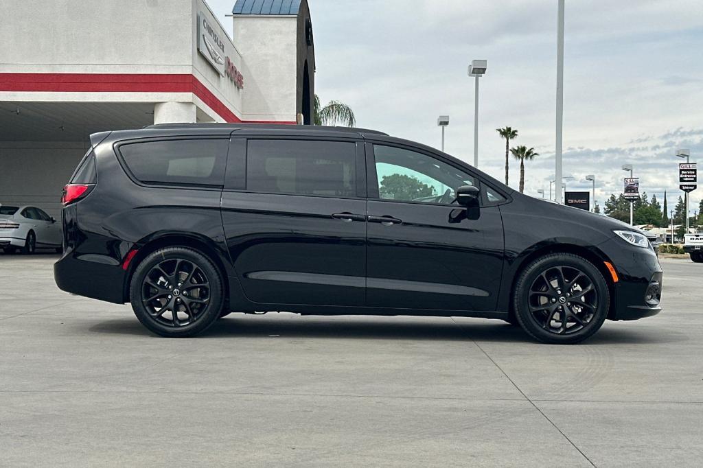 new 2026 Chrysler Pacifica car, priced at $45,775